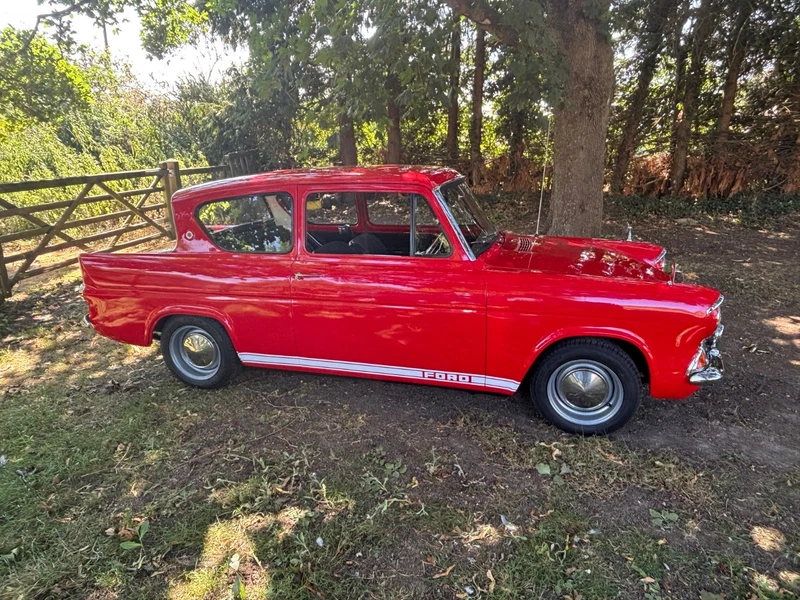 Ford Anglia 105e