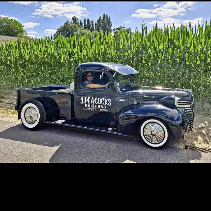 1942 Dodge- Short-bed Hot Rod / Custom – Rhd