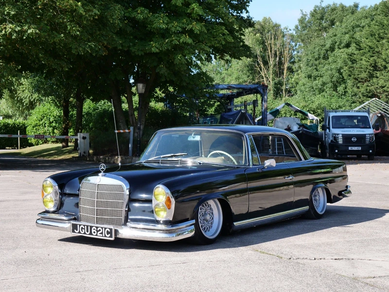 1965 Mercedes 220se W111 Modified