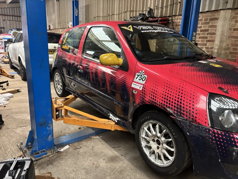 Renault Clio 182 Race Car