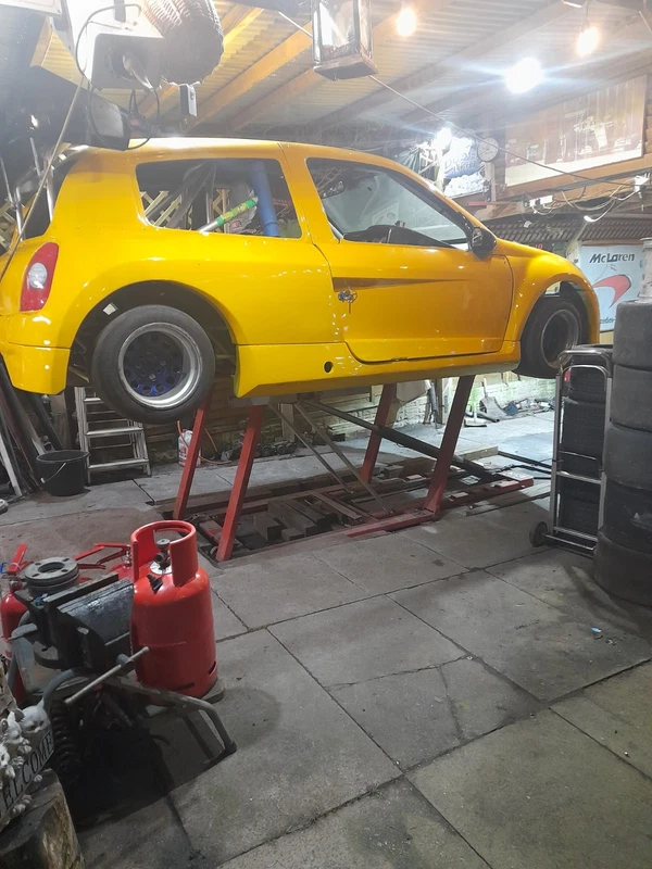 Renault Clio Race Car - 2.0 Pinto