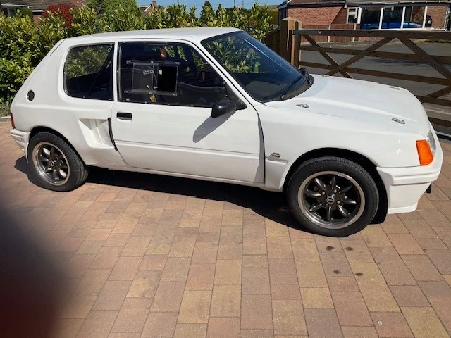 Peugeot 205 GTi - Honda K20 engine