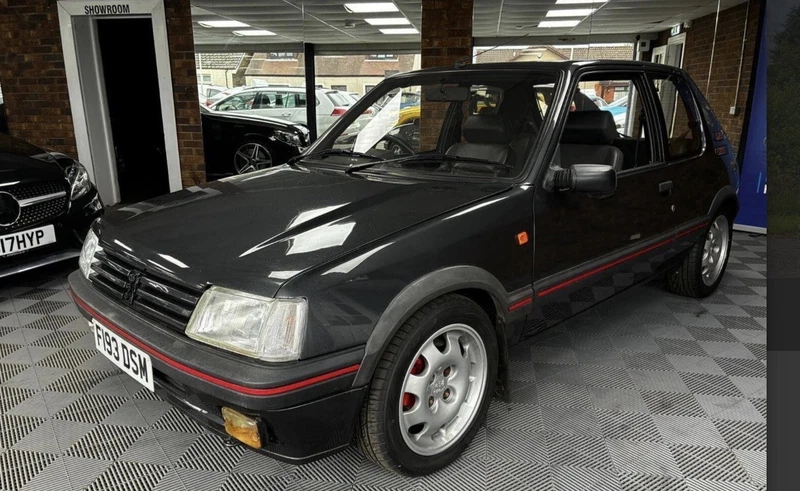 Peugeot 205 GTI MI16