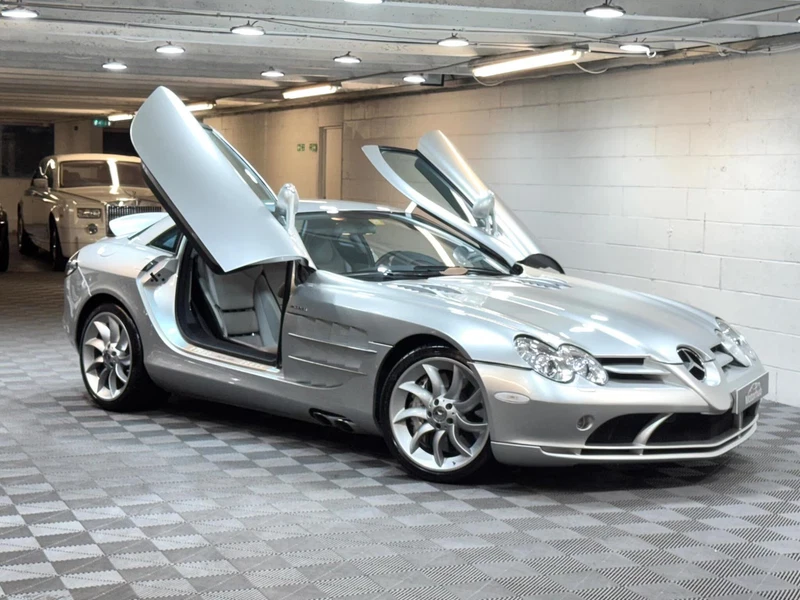 Mercedes-benz SLR Mclaren 5.4 V8 - 617 Bhp