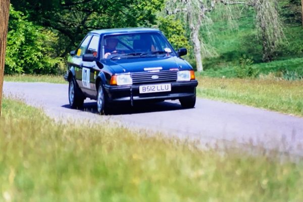 Ford Escort approching the gate at Wiscombe Park Hillclimb