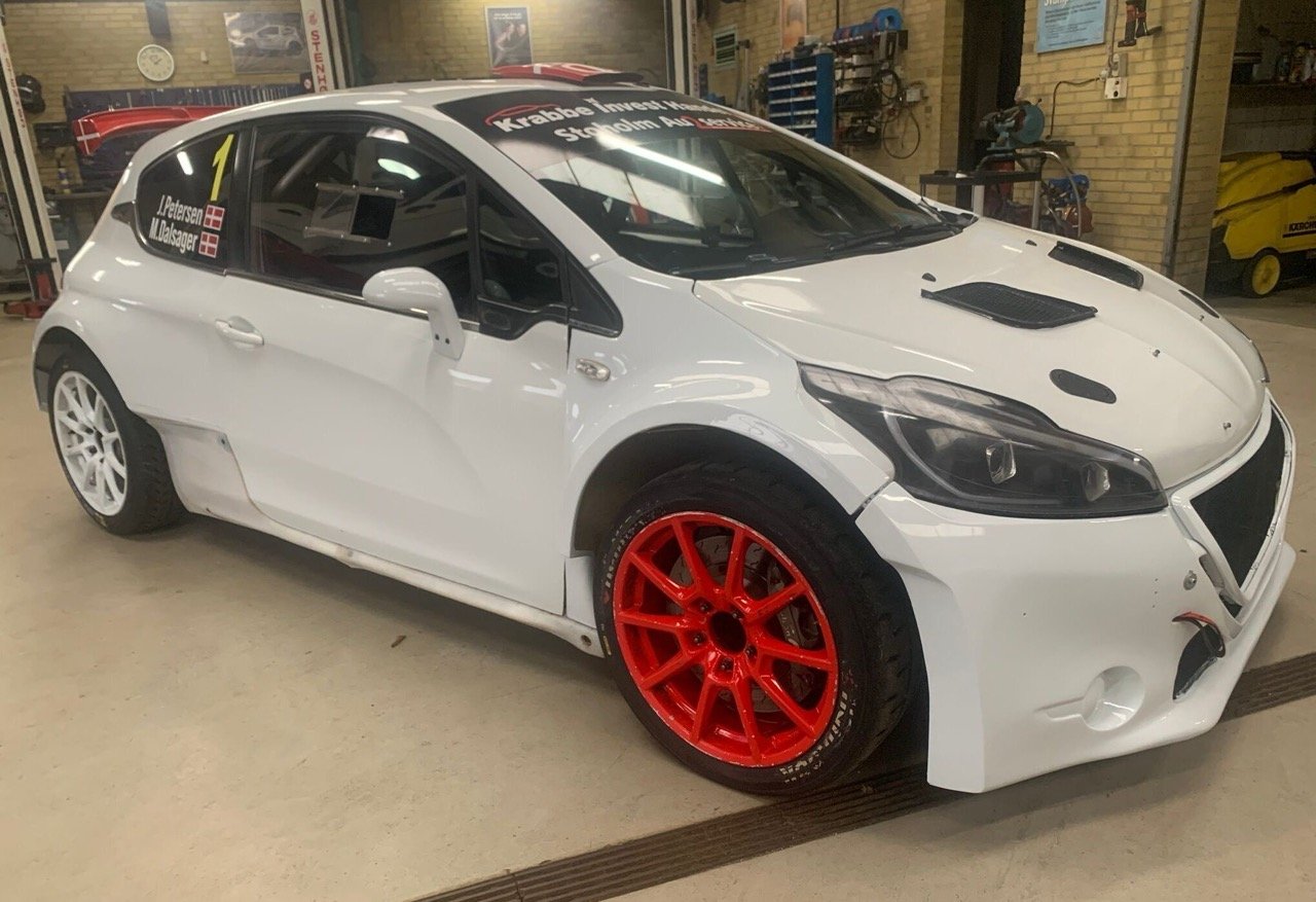 Peugeot 208 T16 R5 Rally Car