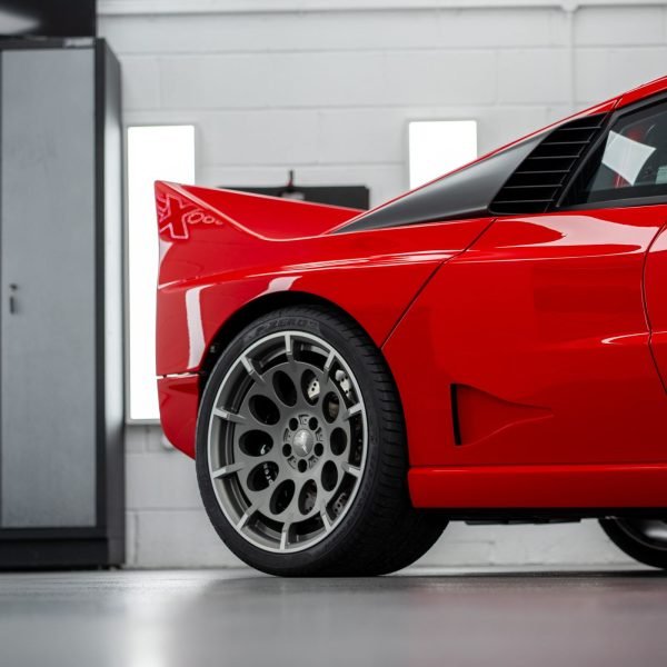 Rear wing view of the Lancia Kimera 037 Evo